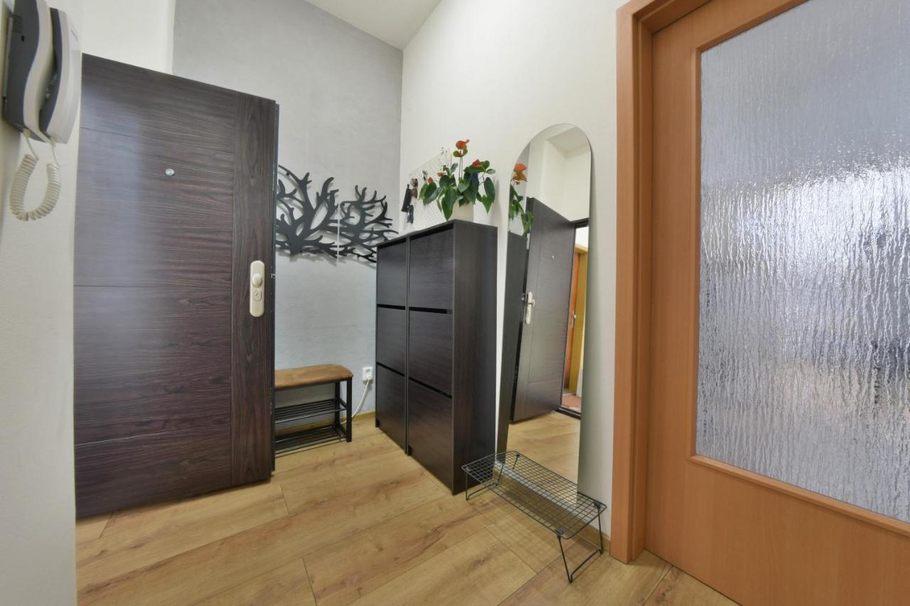 Big 75M2 Next To Opera Building In Direct Centrum, Air-Conditioned, Balcony, 24H Self Checking 班斯卡-比斯特里察 外观 照片